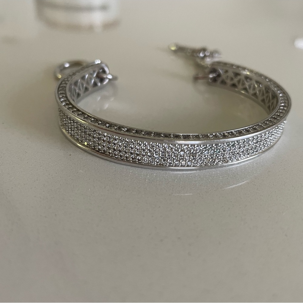 Bangle bracelet